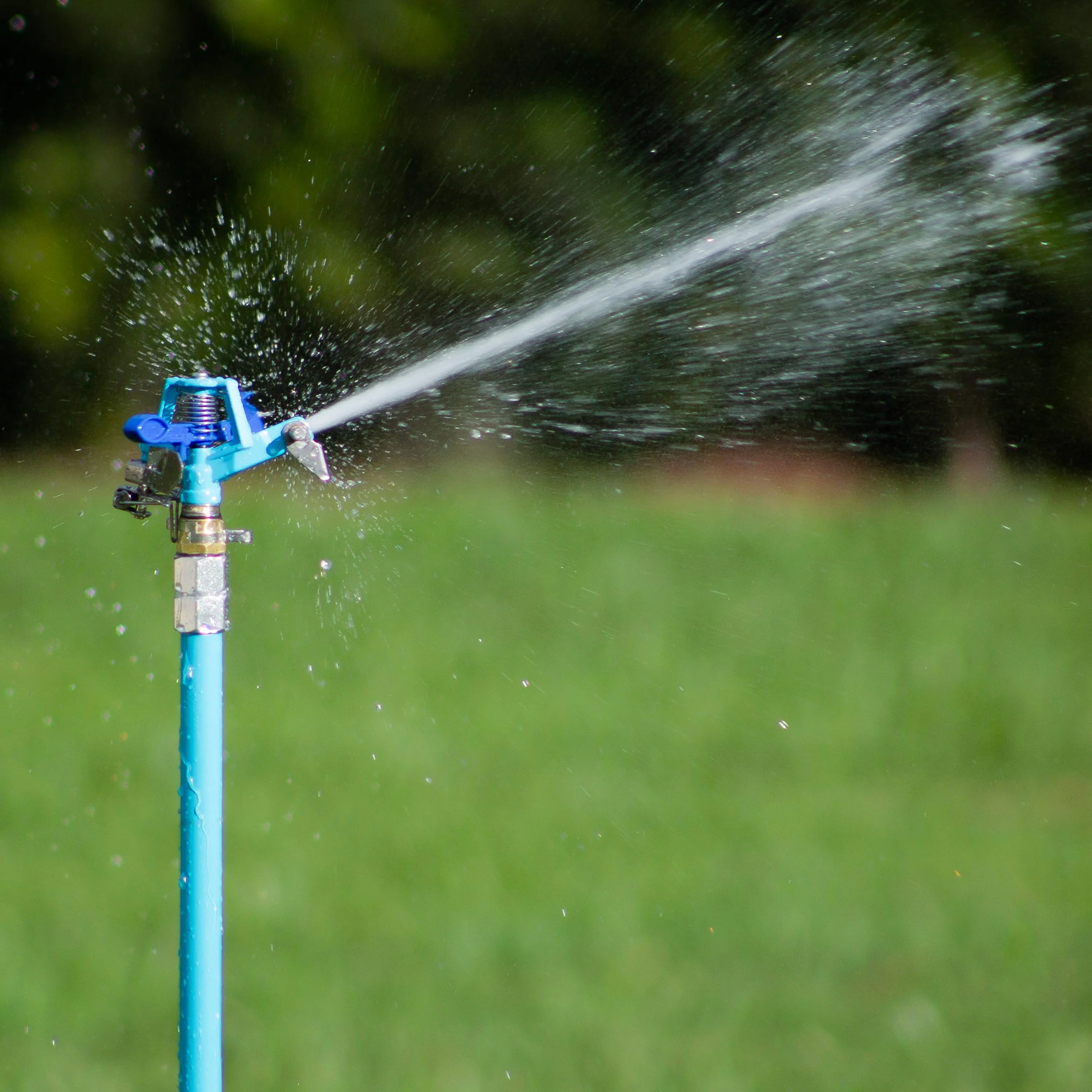 Aqua Joe AJ-IST72ZM Indestructible Zinc Impulse 360° Telescoping Tripod Sprinkler | Customizable Coverage | Extends from 42-72-inches | 1390 sq ft Max Coverage