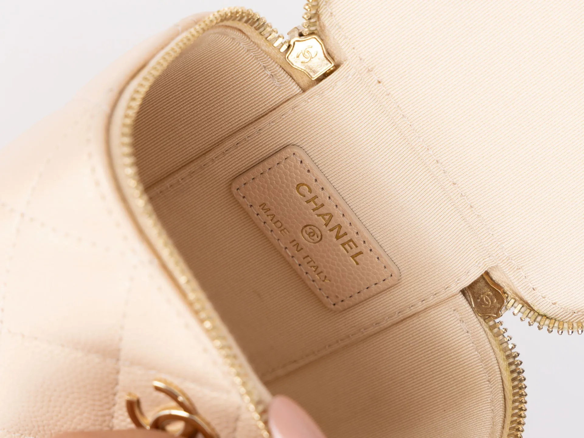 Chanel 2021 Caviar Iridescent Pearl Mini Vanity